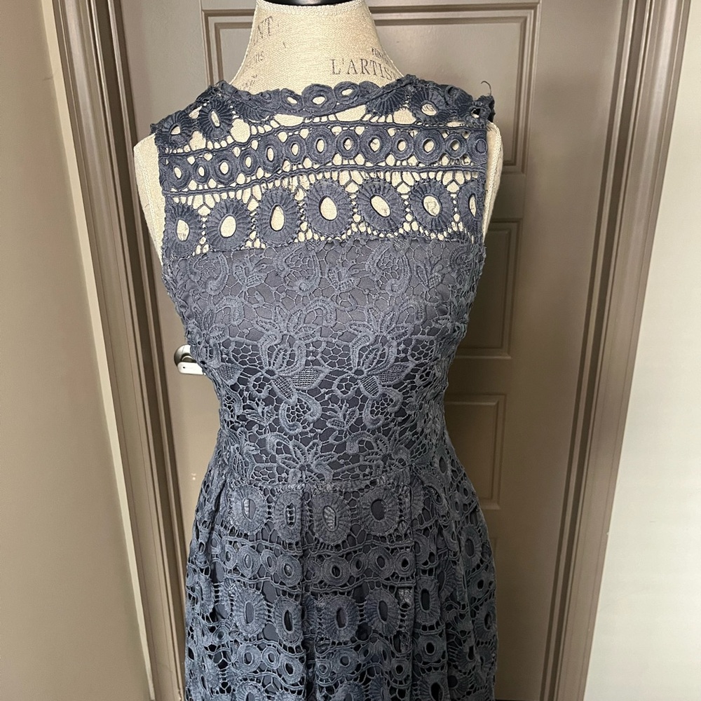 AQUA Sleeveless Floral & Lace Gray Dress